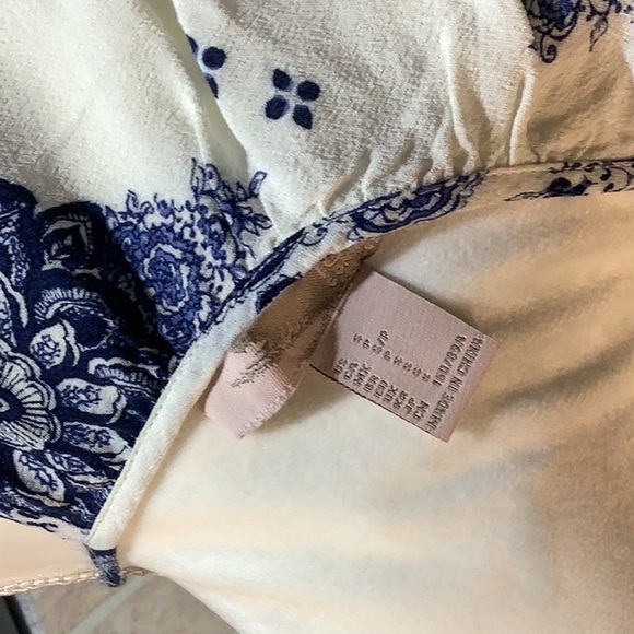 Forever21 - Sz S - 100% Viscose cold shoulder dress - bell sleeves - keyhole - Picture 3 of 6